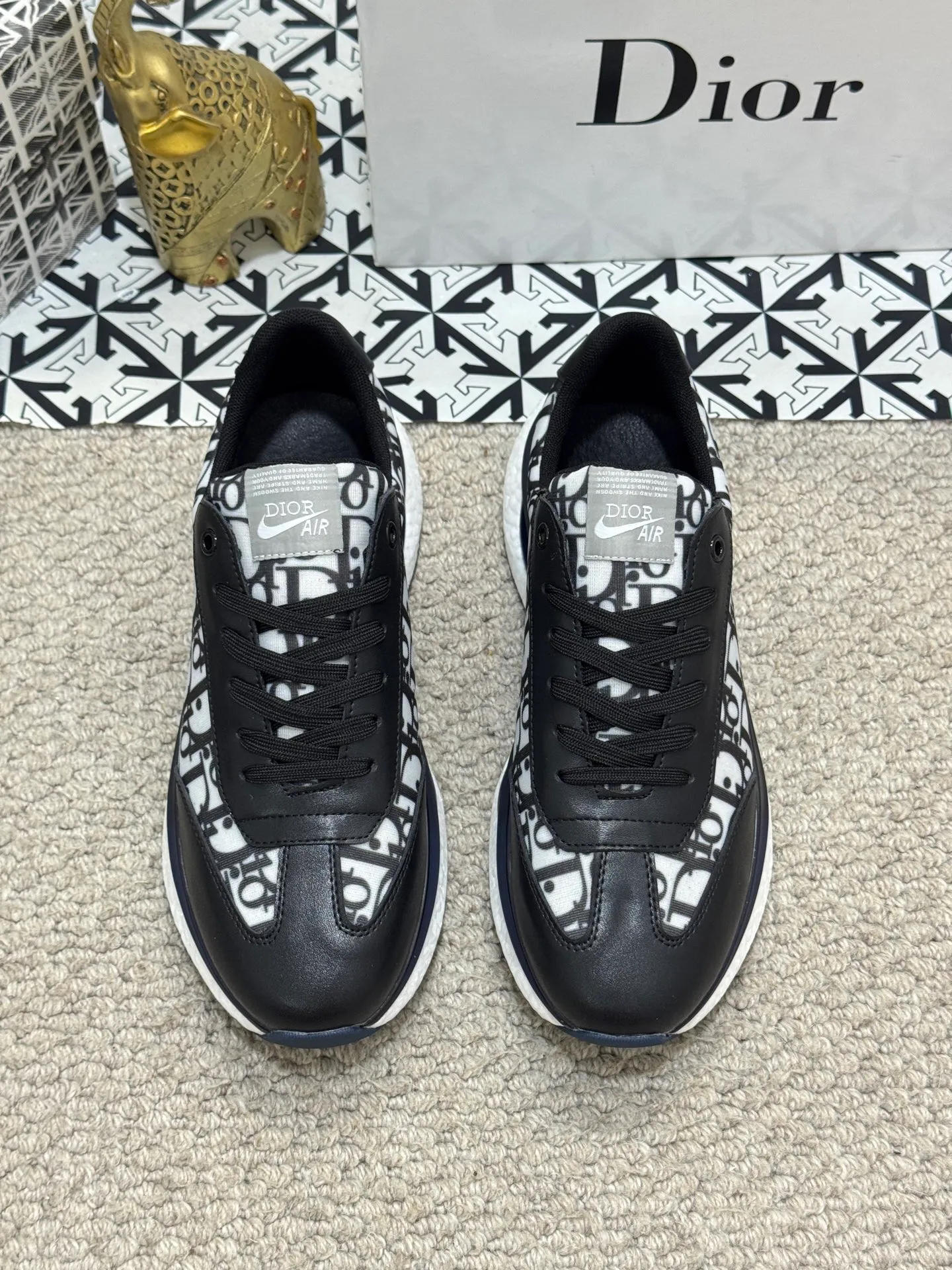 Men's shoes 💰440 [New model] 🐬🐬Original quality - Dior The latest model of sports shoes 🎁Casual and fashionable men's shoes 👟Best model 💥Simple and elegant version, exclusive for trendy men. Unique official website new and most brand elements 👑original decoration, imported cowhide stitching with classic fabrics, fashionable and generous accessories, ✅foamed TPU wear-resistant and taller outsole, light and comfortable. Size: 38-44 (45 customized